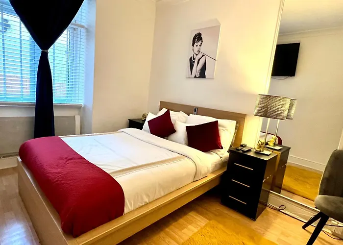 Knightsbridge One Bedroom Flat