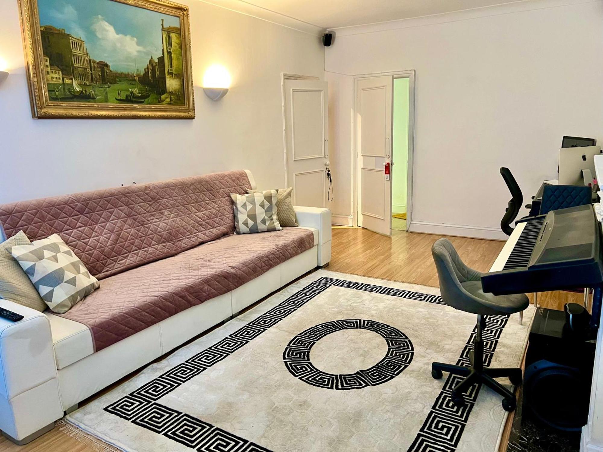 Knightsbridge One Bedroom Flat * Londra